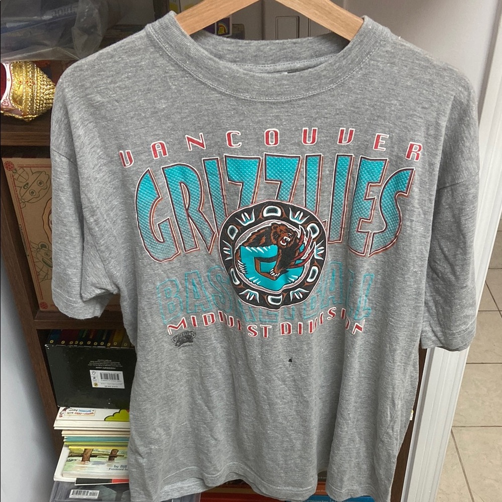 Vintage Rare Vancouver Grizzlies Graphic T-Shirt